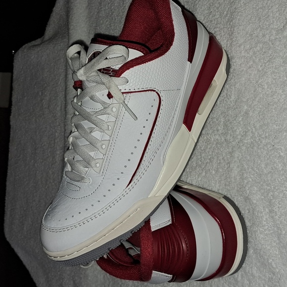 Jordan 2s lowtop red and white men size 8.5 - Picture 2 of 3
